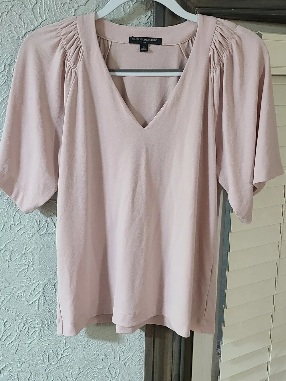 Banana Republic Smocked Crepe Top Pink - Size Small